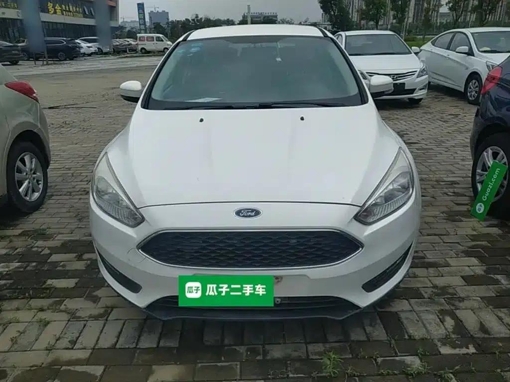 Ford Focus 2015 Hatchback 1.6L Automatic Comfort — миниатюра 3