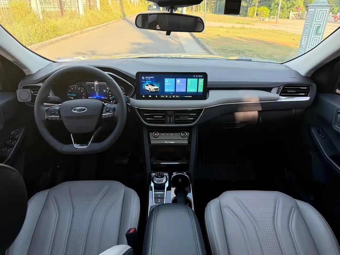 Escape 2024 EcoBoost 245 AWD Premium Edition — миниатюра 10