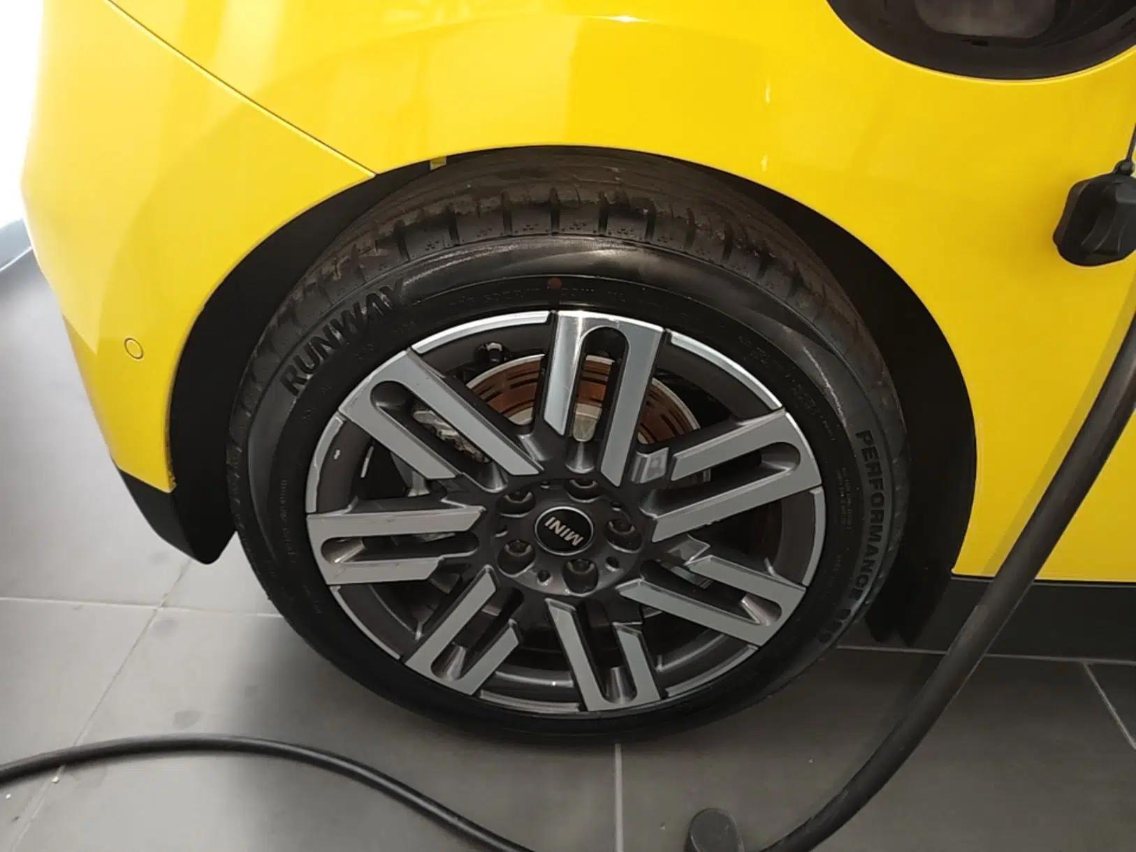 Used MINI Electric COOPER 2024 456km COOPER E Classic Edition — миниатюра 11