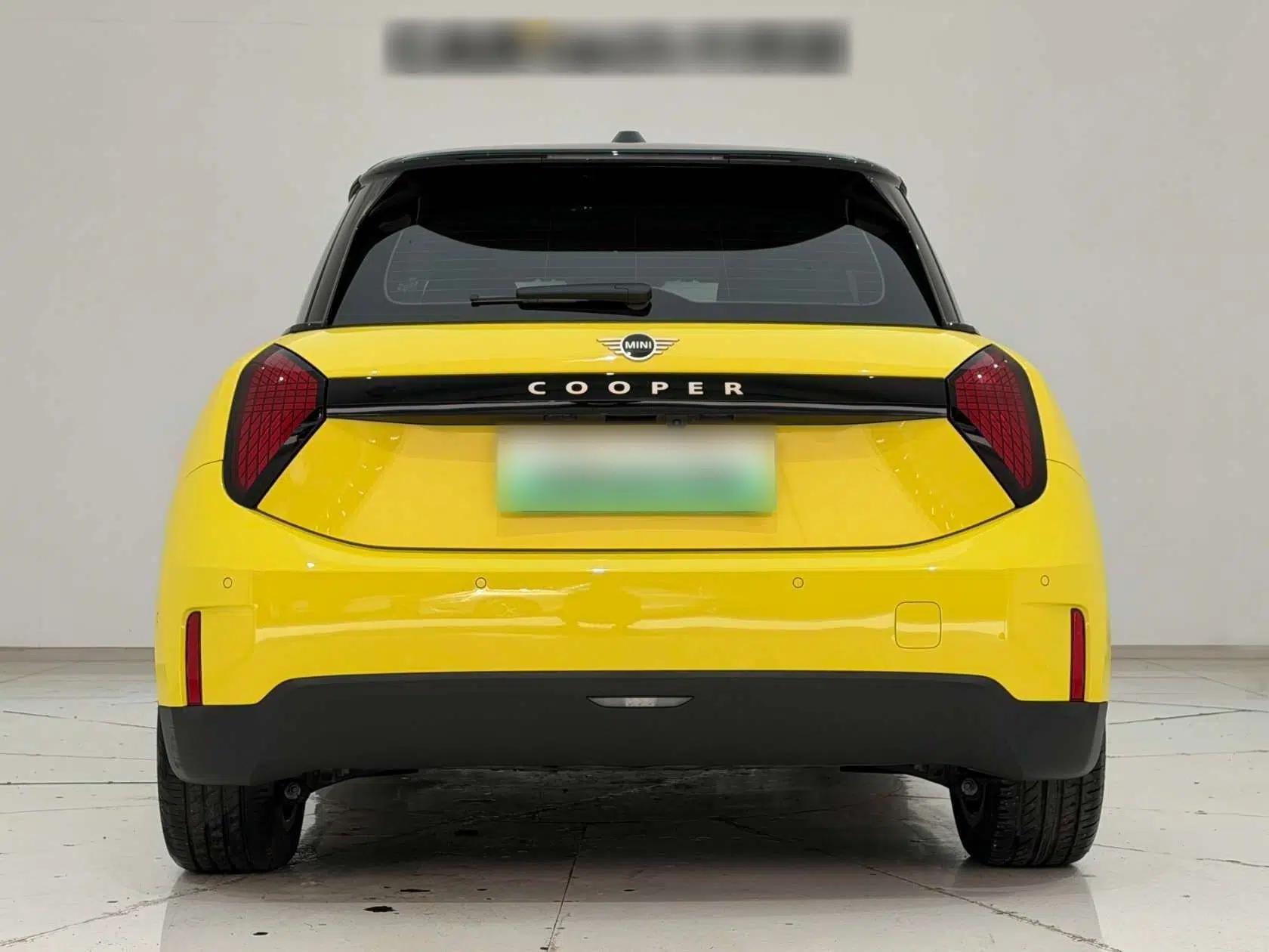 Used MINI Electric COOPER 2024 456km COOPER E Classic Edition — миниатюра 12