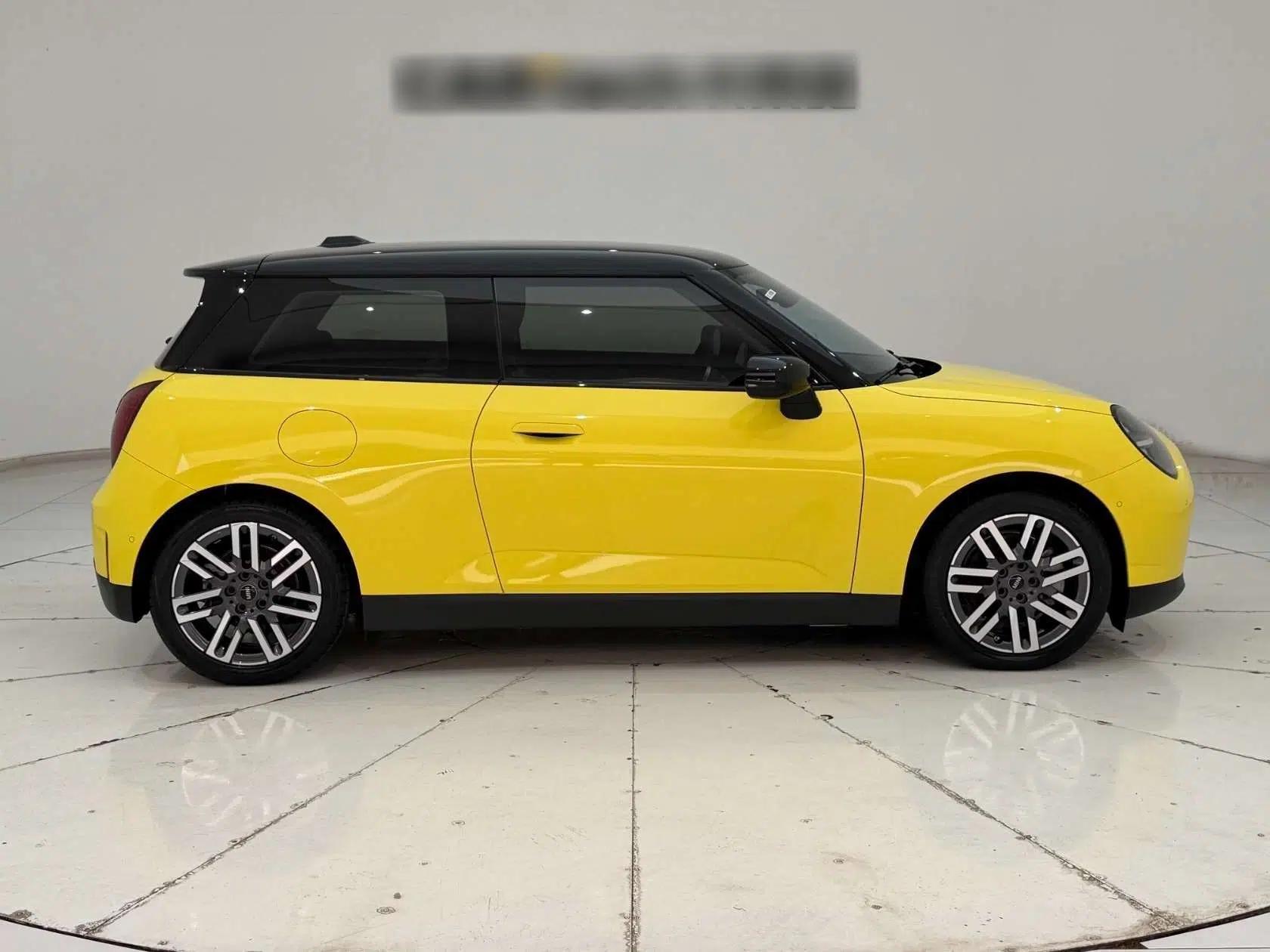 Used MINI Electric COOPER 2024 456km COOPER E Classic Edition — миниатюра 14