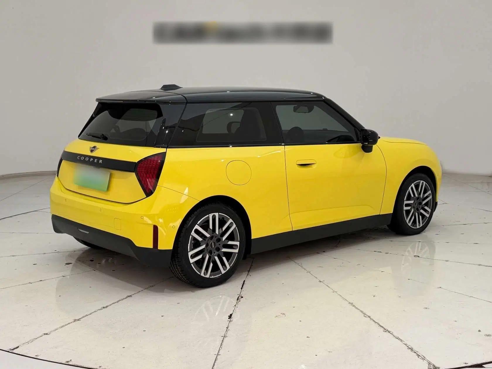 Used MINI Electric COOPER 2024 456km COOPER E Classic Edition — миниатюра 15