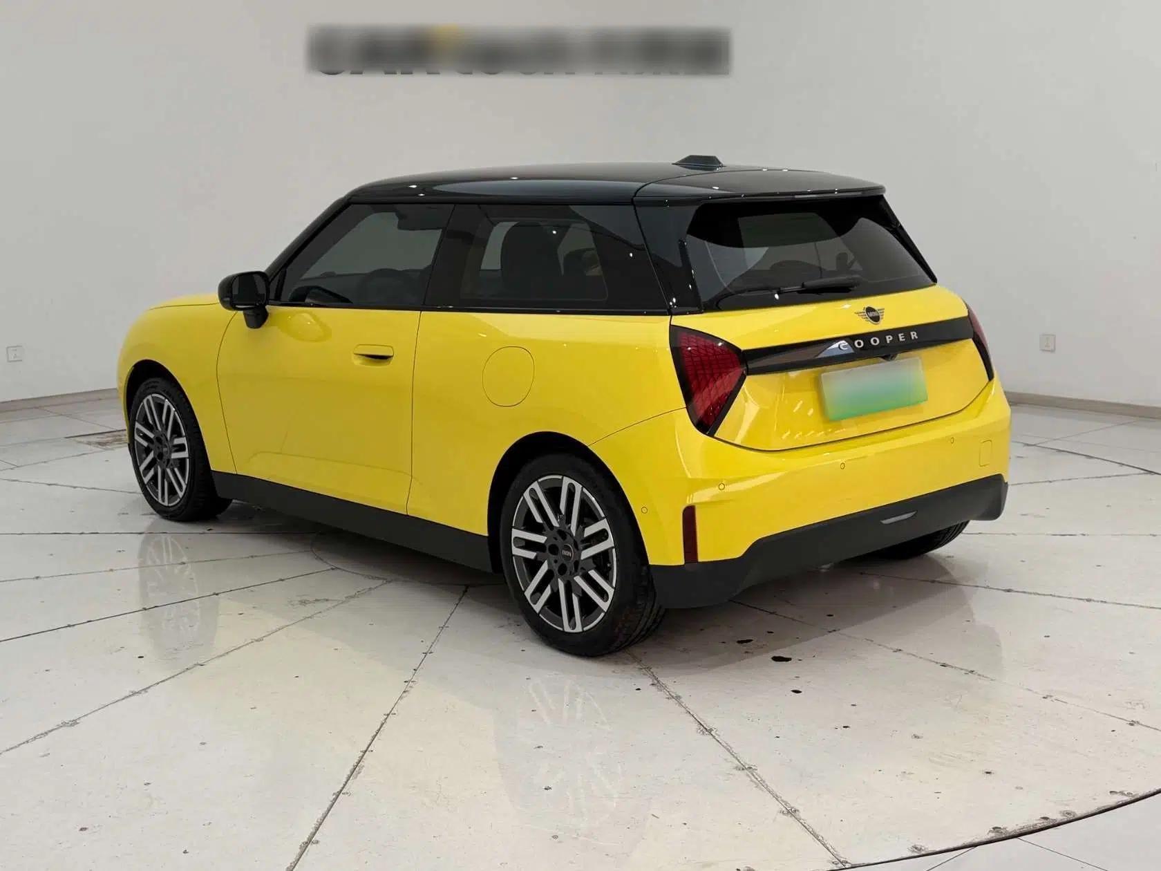 Used MINI Electric COOPER 2024 456km COOPER E Classic Edition — миниатюра 18