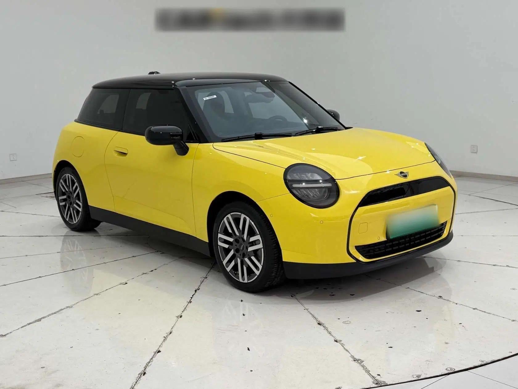 Used MINI Electric COOPER 2024 456km COOPER E Classic Edition — миниатюра 19