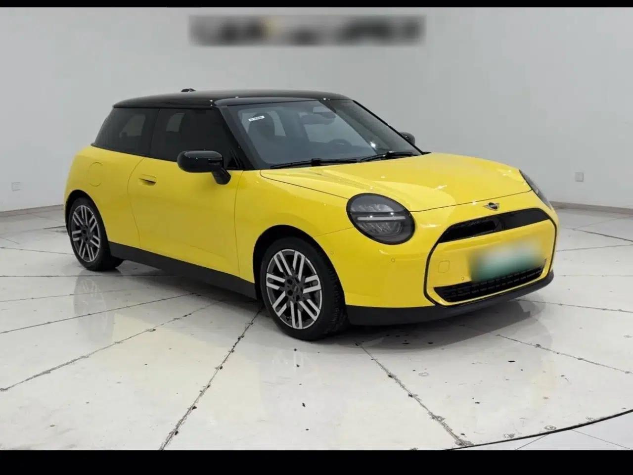 Used MINI Electric COOPER 2024 456km COOPER E Classic Edition — миниатюра 3