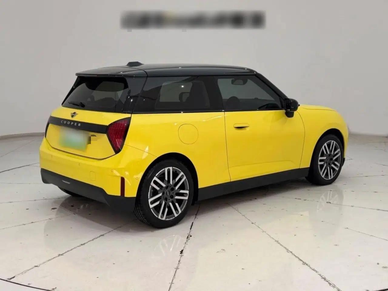 Used MINI Electric COOPER 2024 456km COOPER E Classic Edition — миниатюра 6