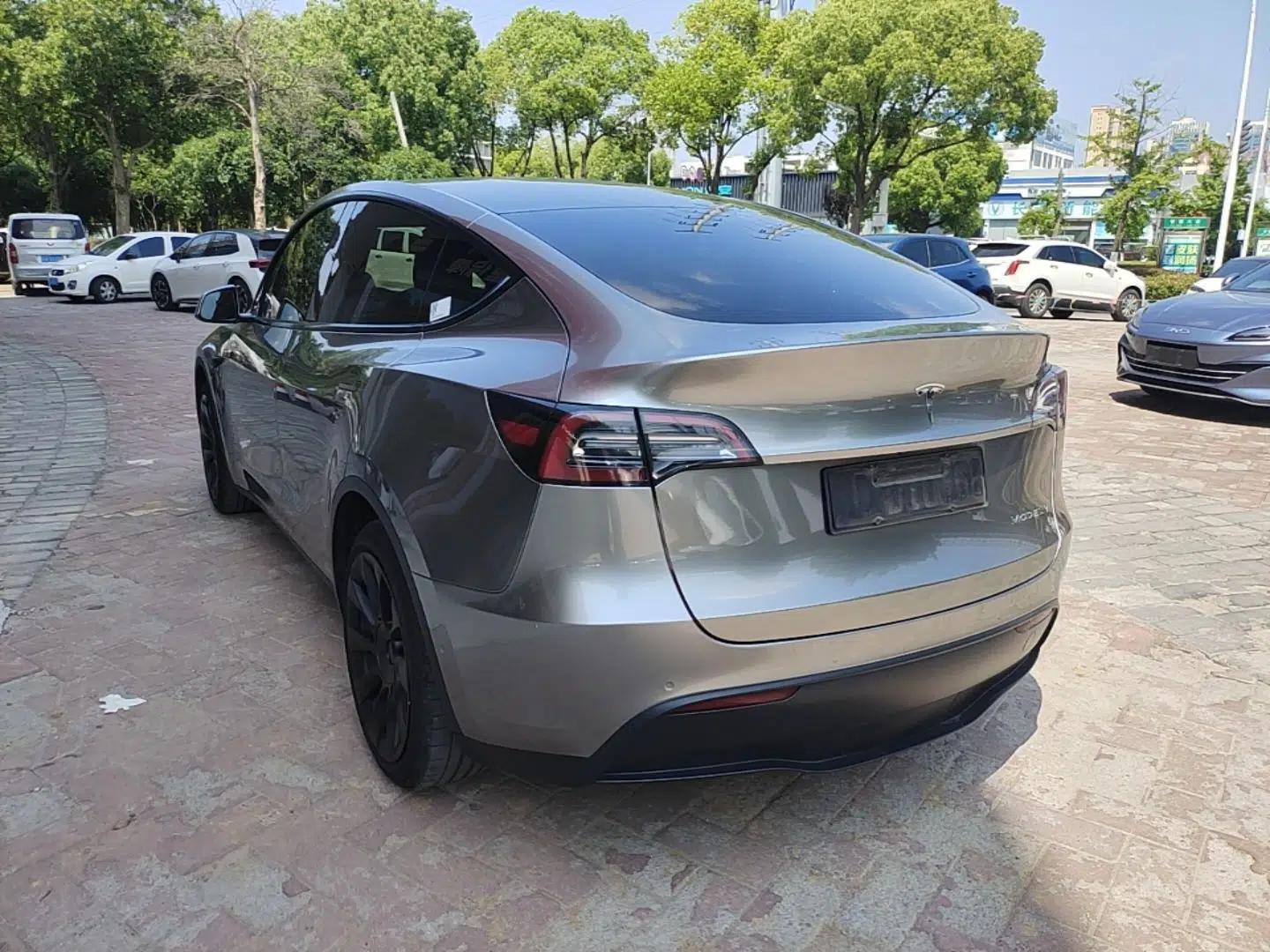 Used Tesla Model Y 2021 Long-Range All-Wheel-Drive Version — миниатюра 4