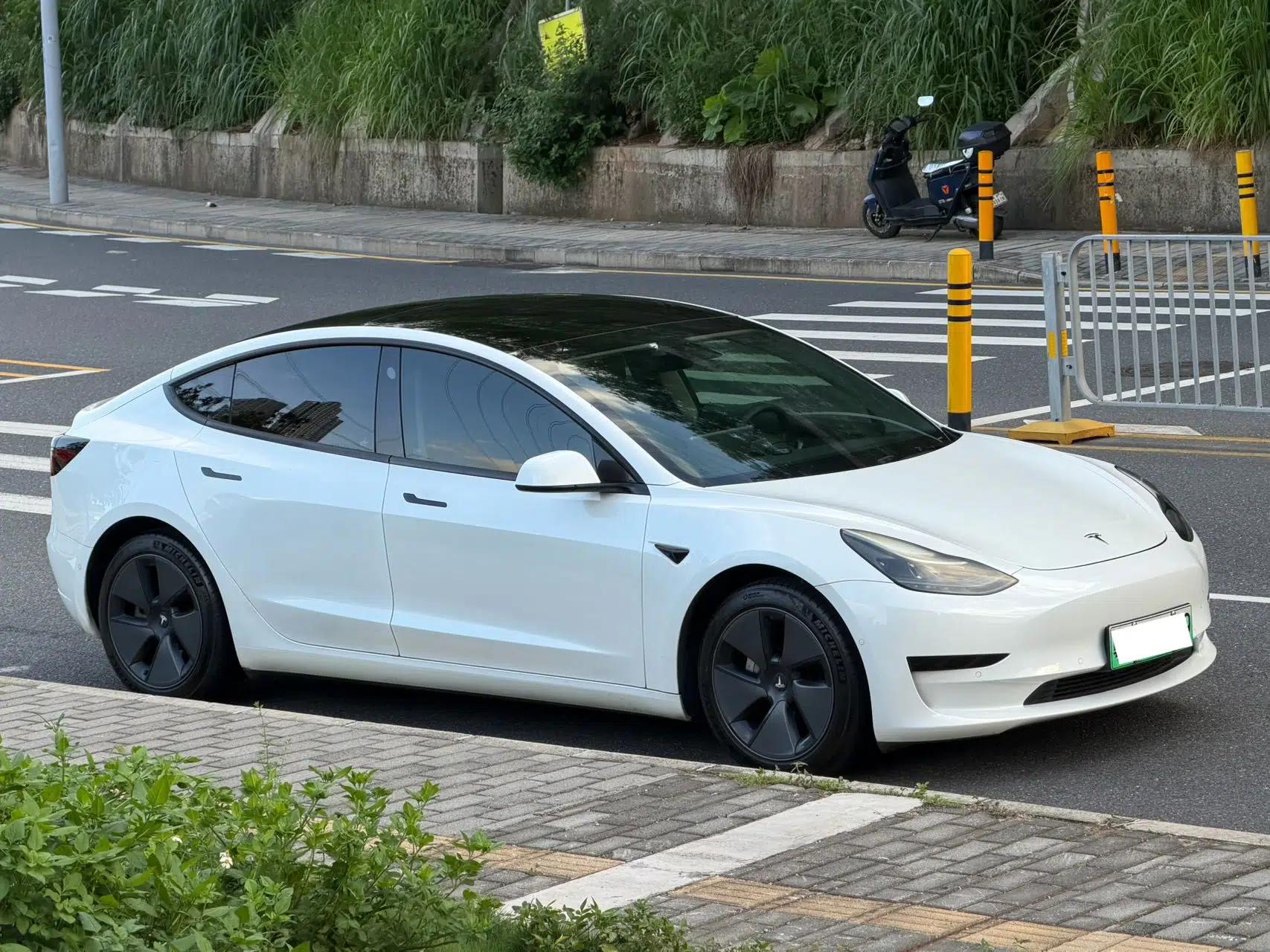 Used Tesla Model 3 2021 Standard Range Rear-Drive Upgraded Version — миниатюра 3