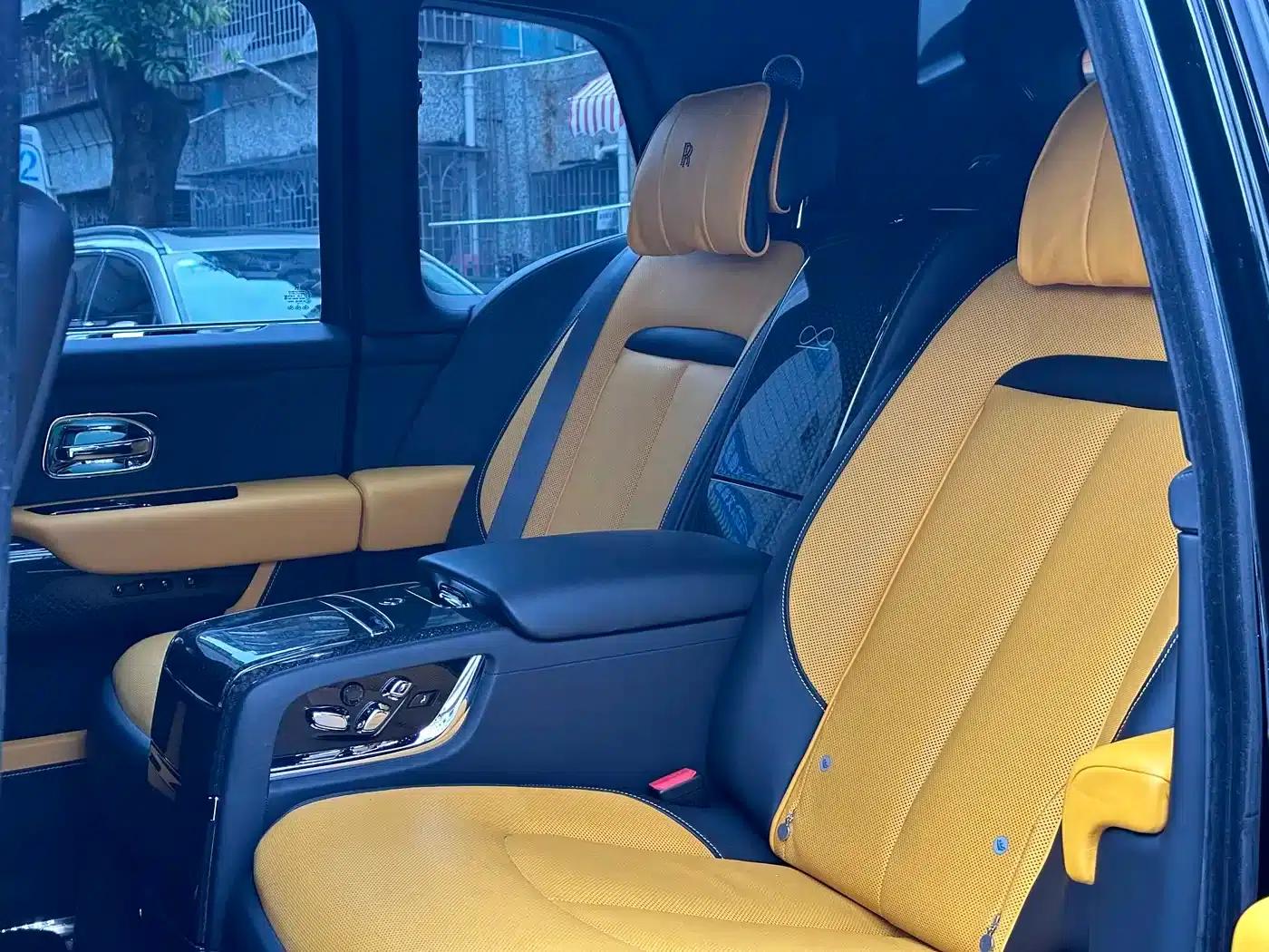 2020 Cullinan Black Badge — миниатюра 8