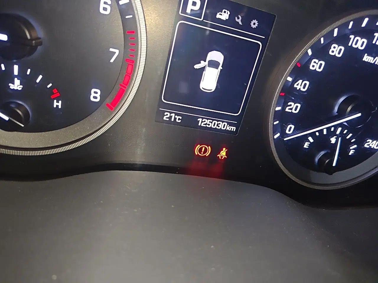 Used Hyundai Tucson 2018 1.6T Dual-Clutch Two-Wheel Drive 15th Anniversary Special Edition — миниатюра 12
