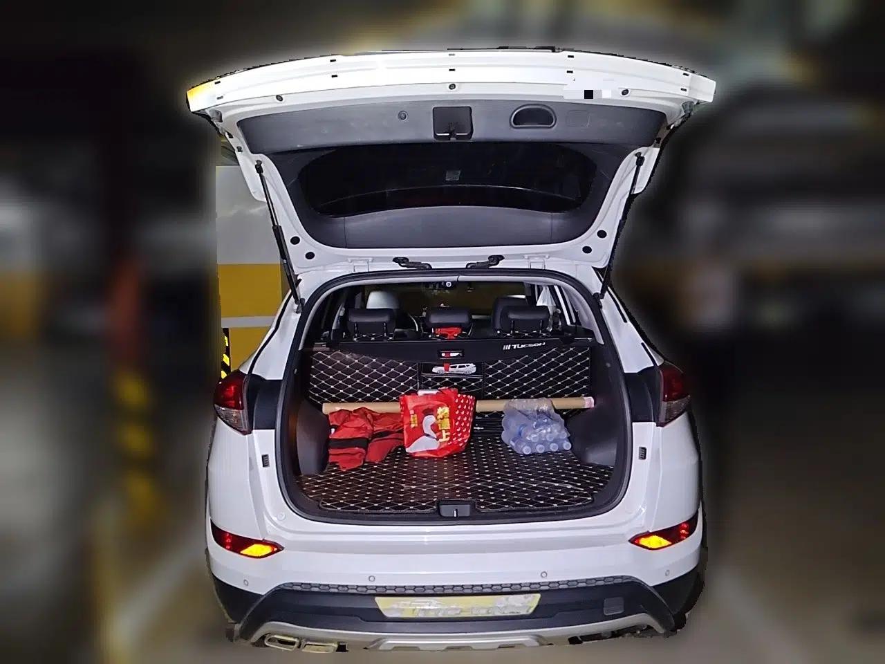 Used Hyundai Tucson 2018 1.6T Dual-Clutch Two-Wheel Drive 15th Anniversary Special Edition — миниатюра 19