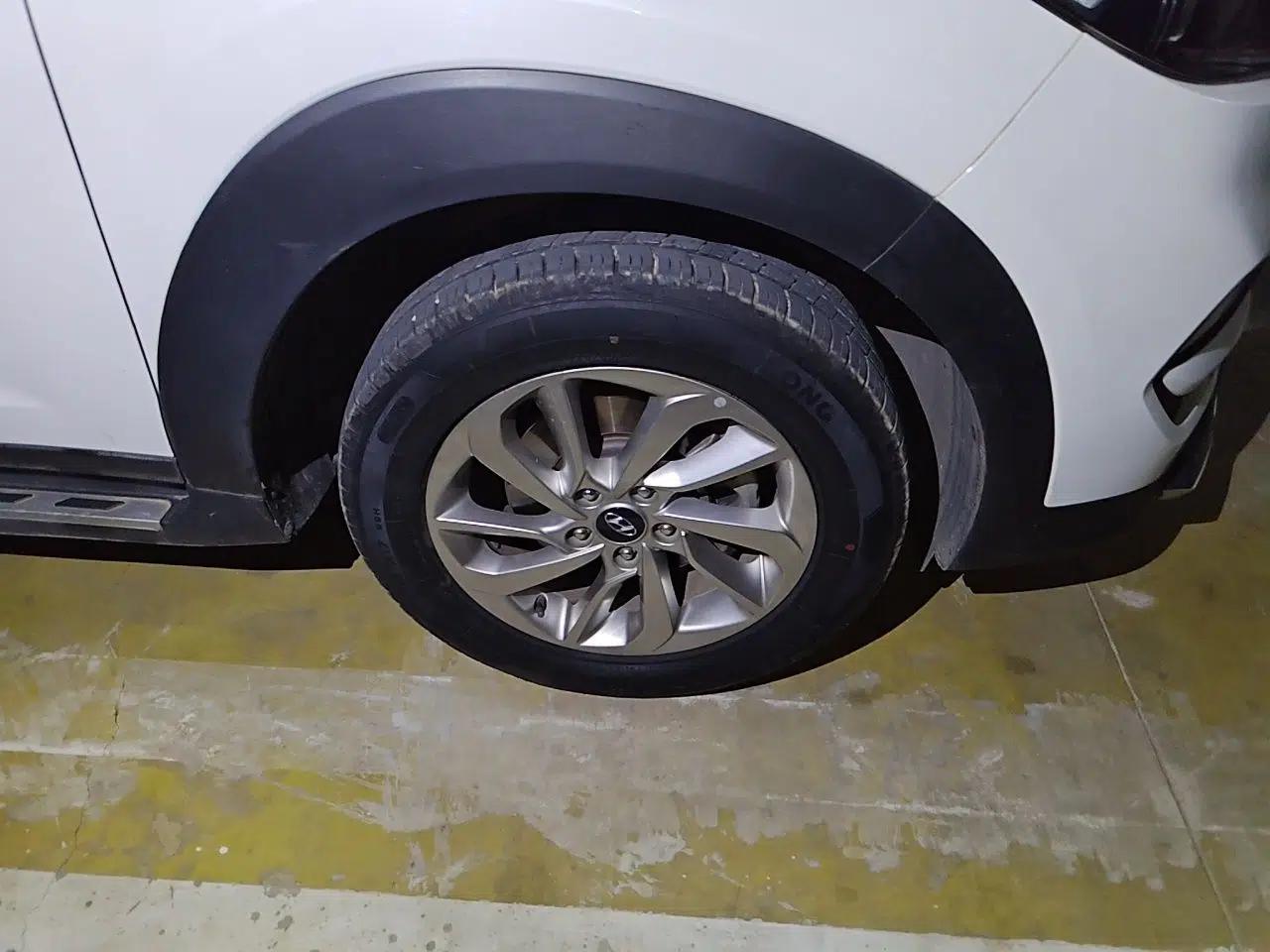 Used Hyundai Tucson 2018 1.6T Dual-Clutch Two-Wheel Drive 15th Anniversary Special Edition — миниатюра 8