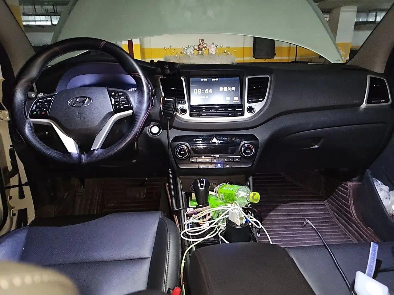 Used Hyundai Tucson 2018 1.6T Dual-Clutch Two-Wheel Drive 15th Anniversary Special Edition — миниатюра 9