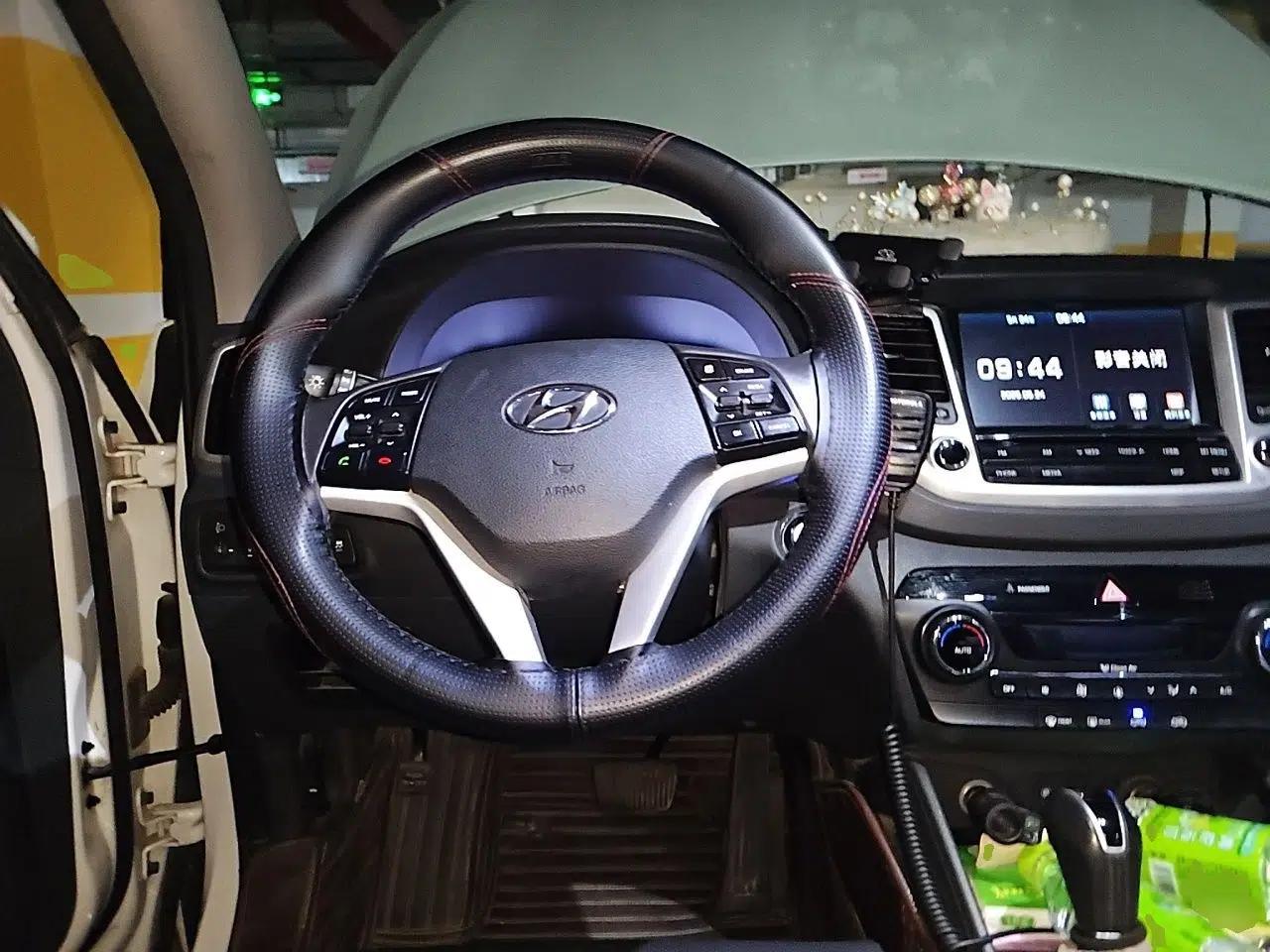 Used Hyundai Tucson 2018 1.6T Dual-Clutch Two-Wheel Drive 15th Anniversary Special Edition — миниатюра 10
