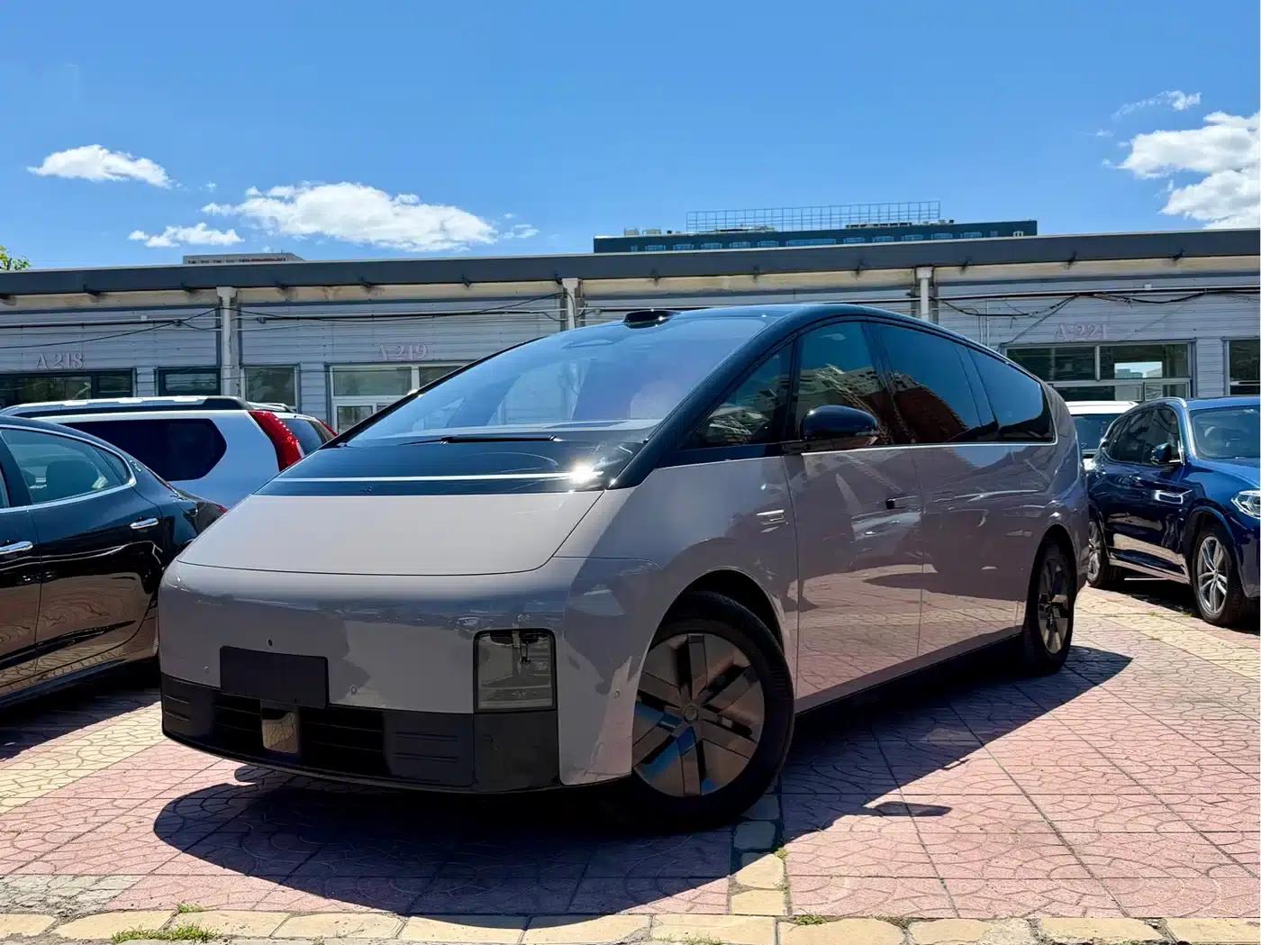 Li Auto MEGA 2025 Home Edition — миниатюра 1