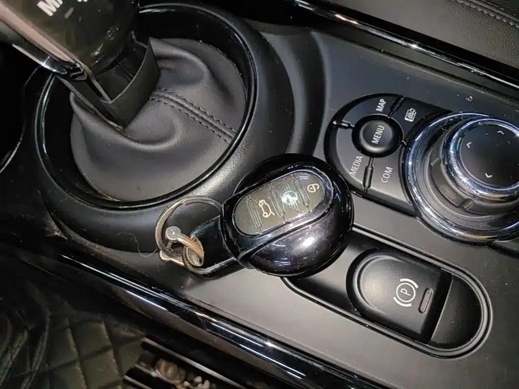 2023 MINI CLUBMAN Facelift 1.5T COOPER Classic — миниатюра 9