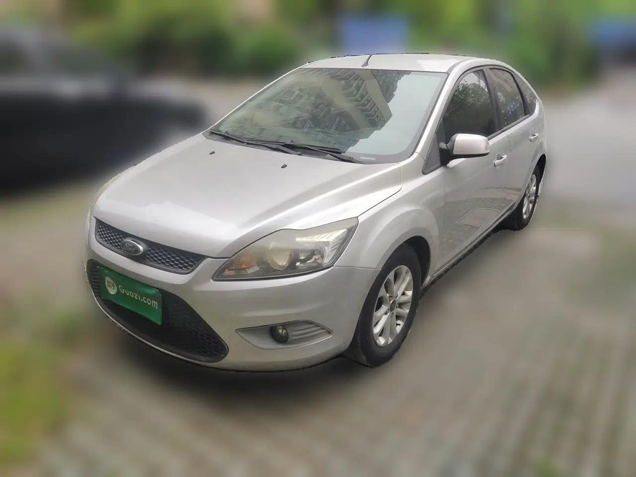 Used Ford Focus 2013 Hatchback Classic 1.8L Automatic Base Model — миниатюра 1