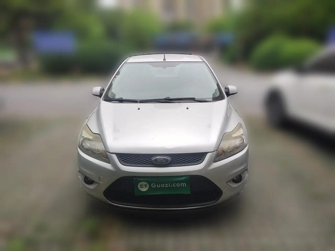 Used Ford Focus 2013 Hatchback Classic 1.8L Automatic Base Model — миниатюра 2