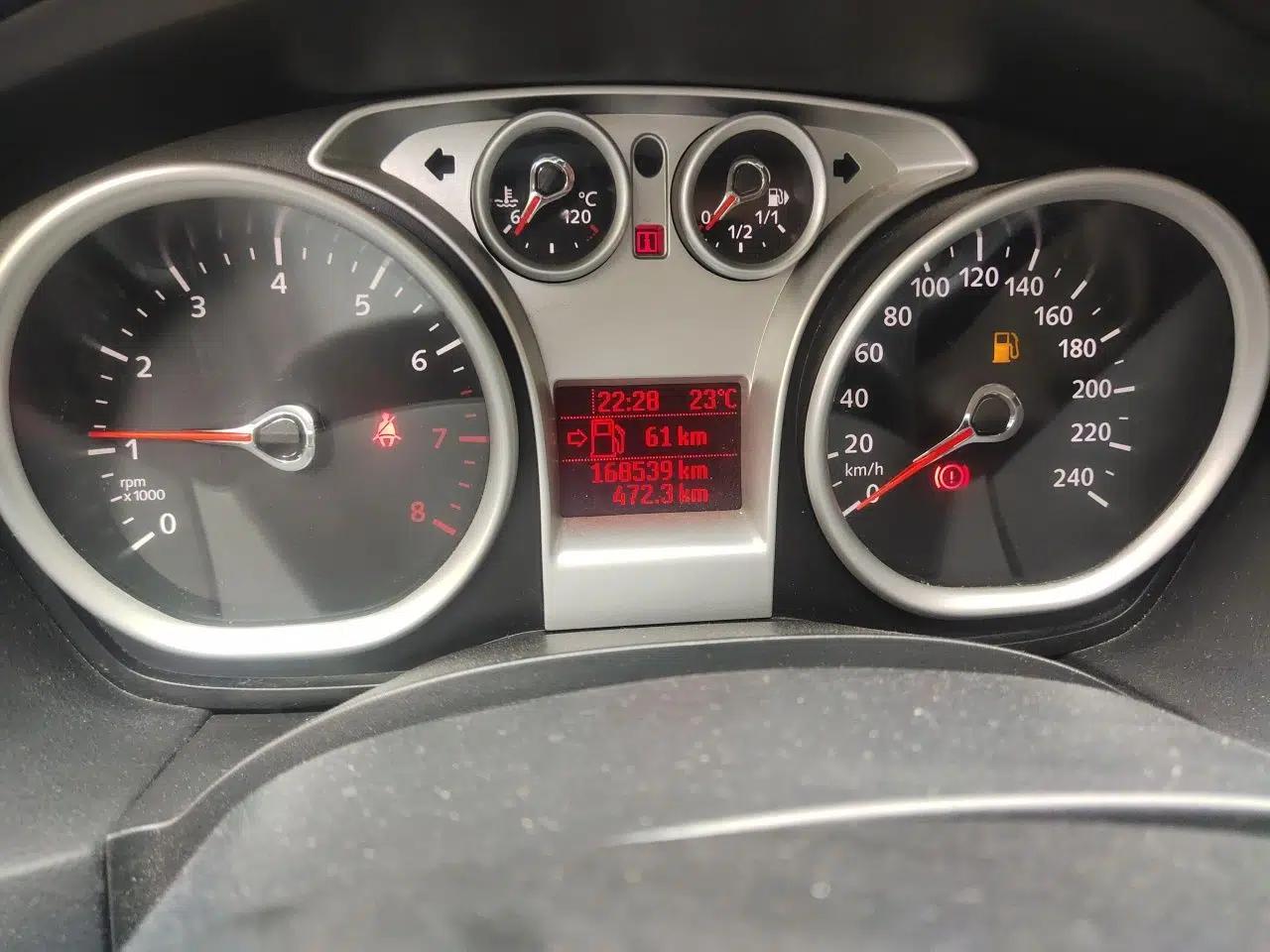 Used Ford Focus 2013 Hatchback Classic 1.8L Automatic Base Model — миниатюра 12