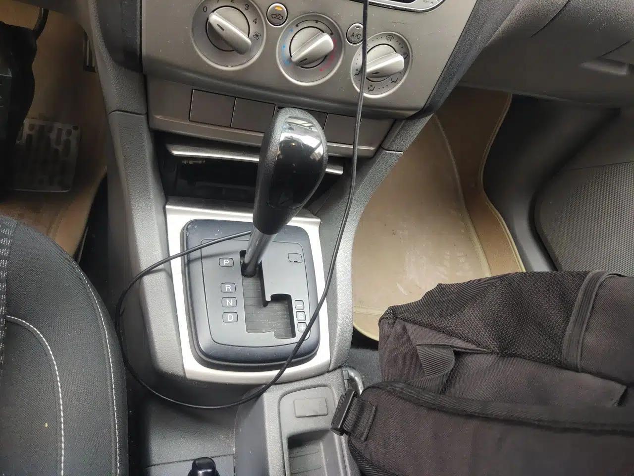 Used Ford Focus 2013 Hatchback Classic 1.8L Automatic Base Model — миниатюра 14