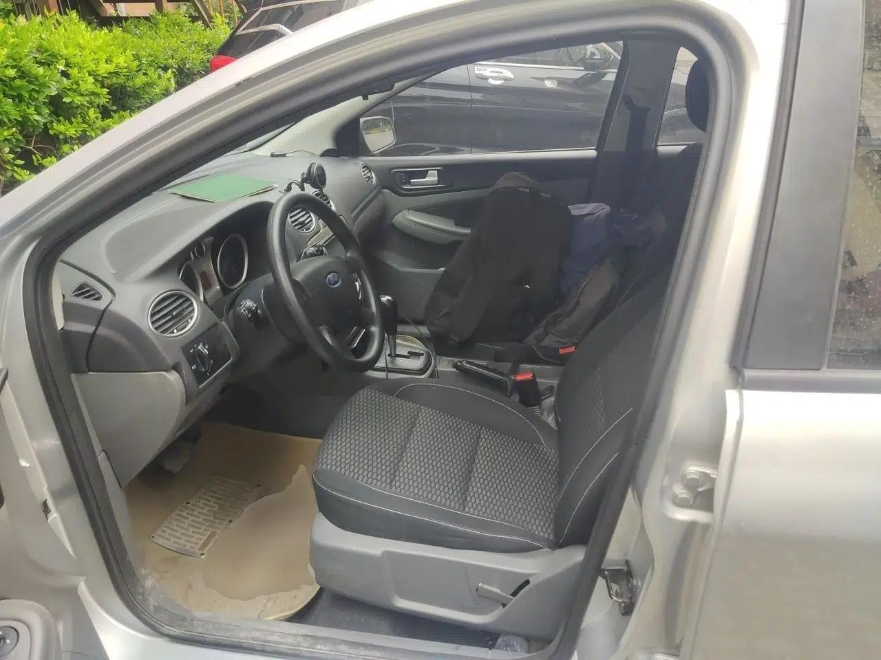 Used Ford Focus 2013 Hatchback Classic 1.8L Automatic Base Model — миниатюра 15