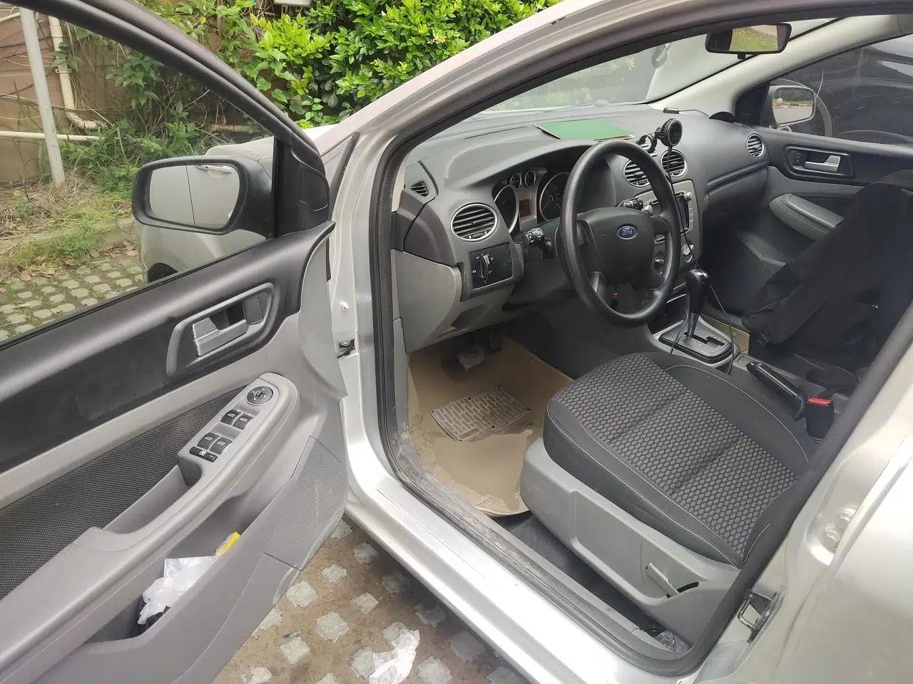 Used Ford Focus 2013 Hatchback Classic 1.8L Automatic Base Model — миниатюра 16