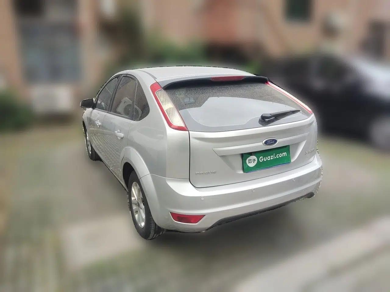 Used Ford Focus 2013 Hatchback Classic 1.8L Automatic Base Model — миниатюра 4