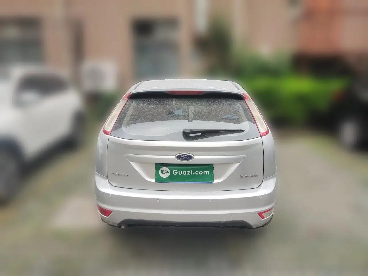 Used Ford Focus 2013 Hatchback Classic 1.8L Automatic Base Model — миниатюра 5