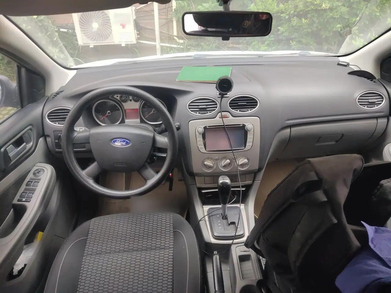Used Ford Focus 2013 Hatchback Classic 1.8L Automatic Base Model — миниатюра 9