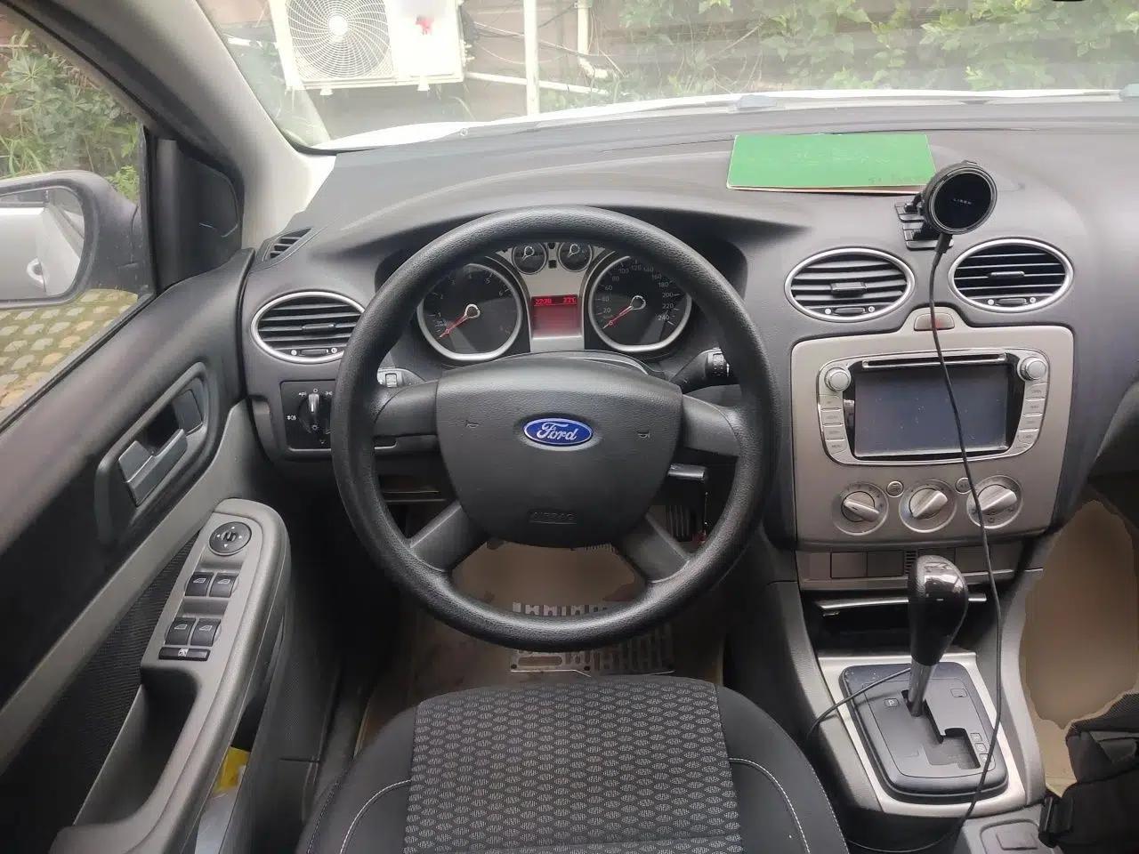 Used Ford Focus 2013 Hatchback Classic 1.8L Automatic Base Model — миниатюра 10