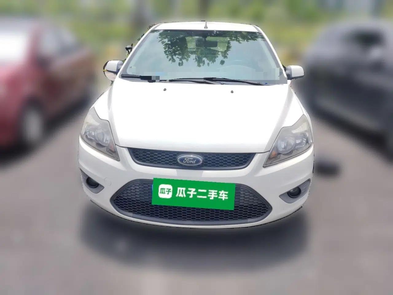 Used Ford Focus 2013 Hatchback Classic 1.8L Automatic Base Model — миниатюра 2