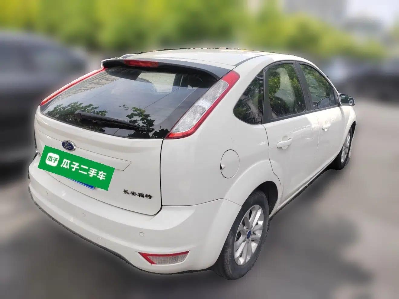 Used Ford Focus 2013 Hatchback Classic 1.8L Automatic Base Model — миниатюра 6