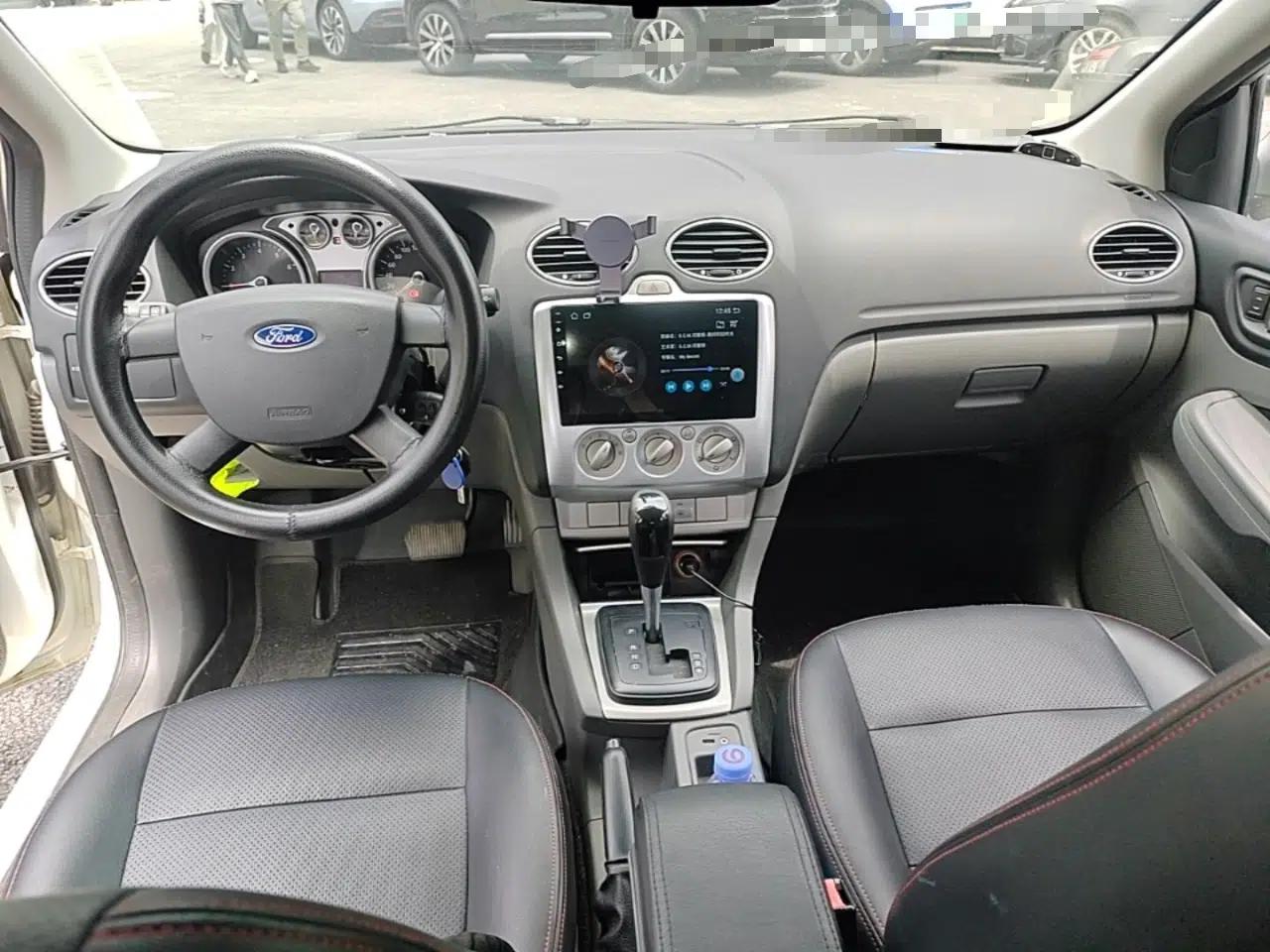 Used Ford Focus 2013 Hatchback Classic 1.8L Automatic Base Model — миниатюра 9