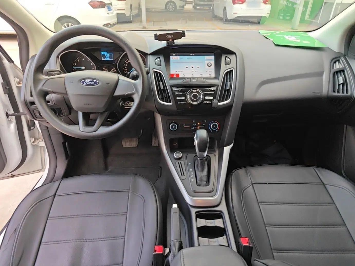 Used Ford Focus 2018 Hatchback Classic 1.6L Automatic Comfort Plus SmartDrive Edition — миниатюра 12