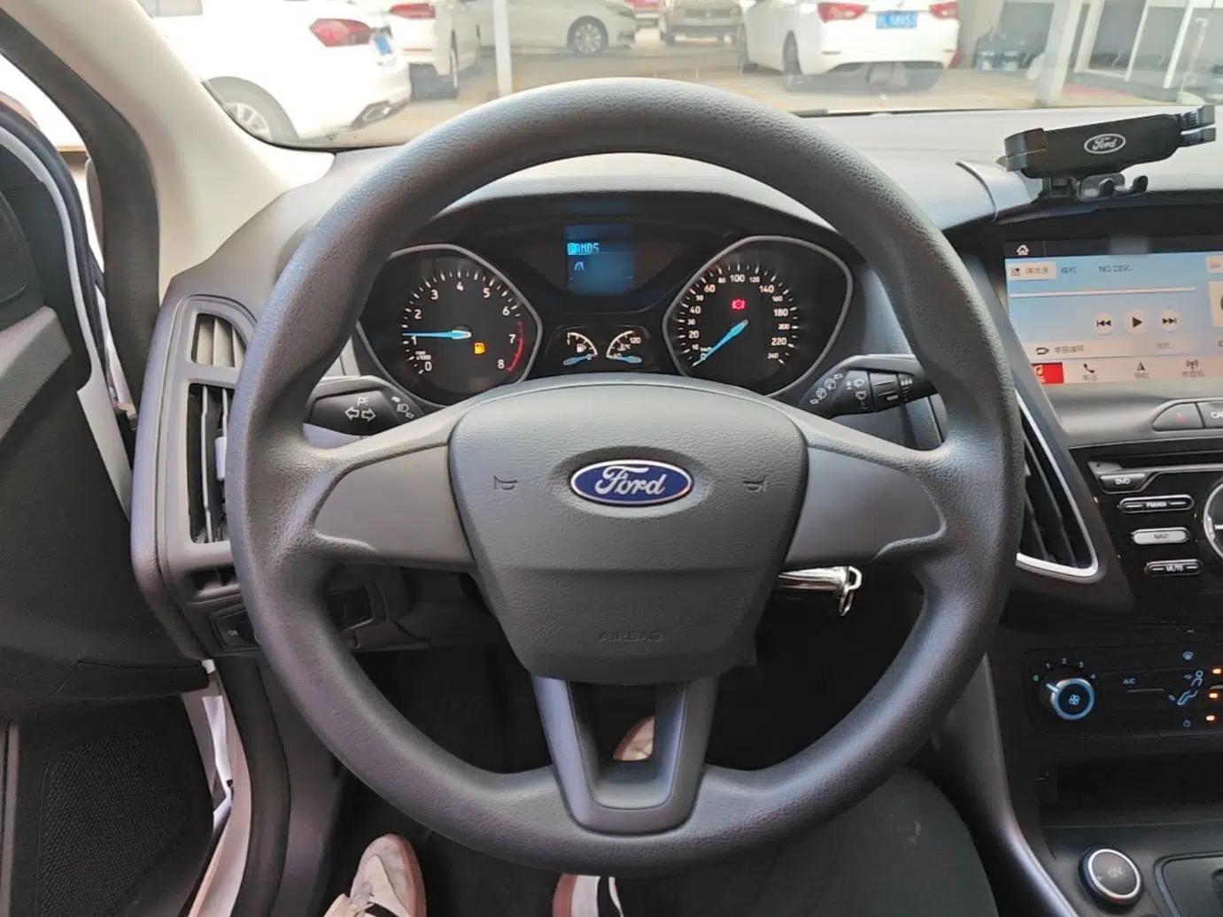Used Ford Focus 2018 Hatchback Classic 1.6L Automatic Comfort Plus SmartDrive Edition — миниатюра 13