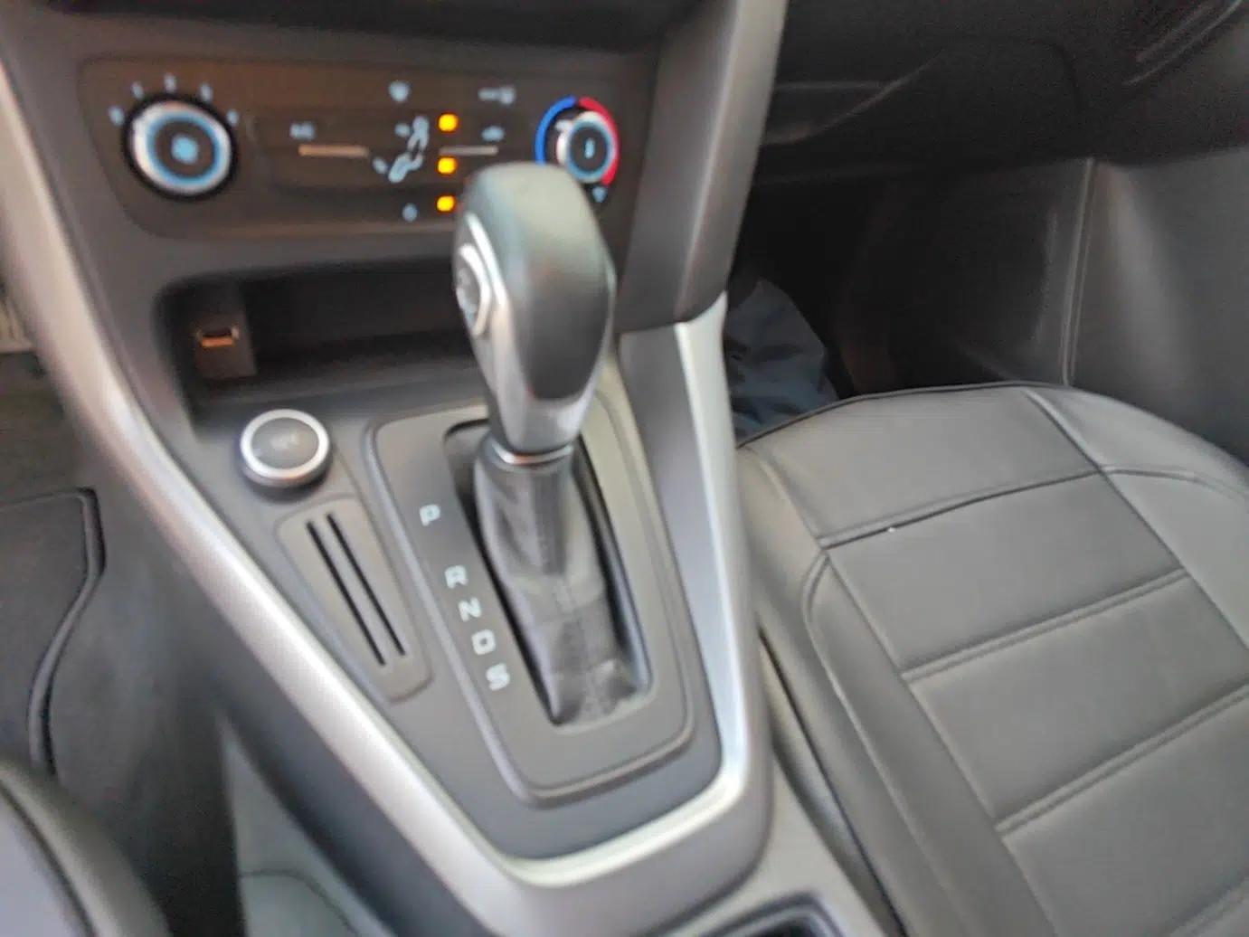 Used Ford Focus 2018 Hatchback Classic 1.6L Automatic Comfort Plus SmartDrive Edition — миниатюра 16