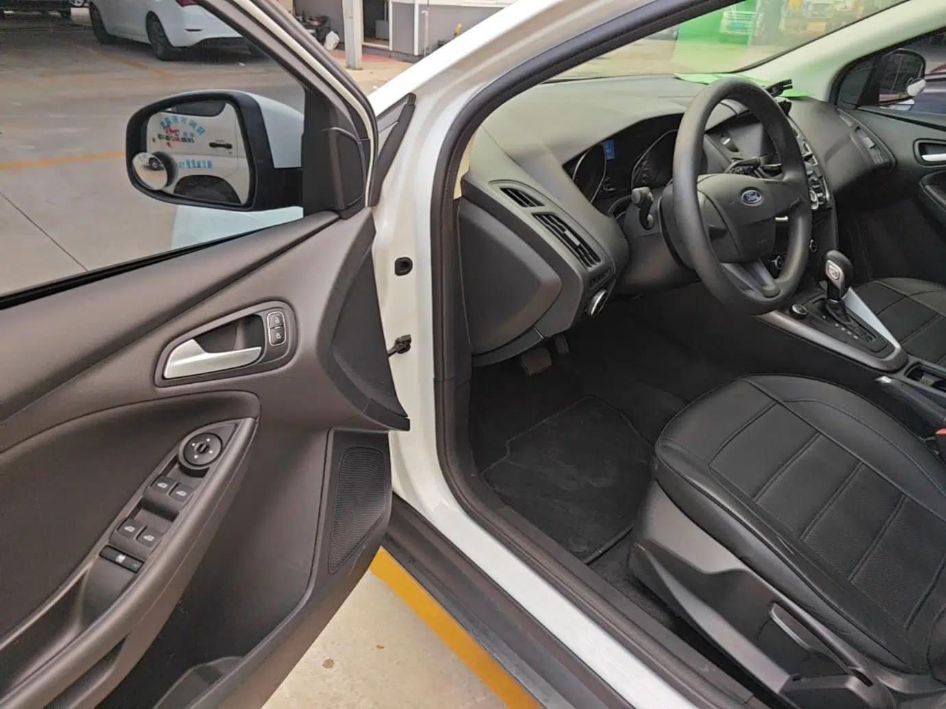 Used Ford Focus 2018 Hatchback Classic 1.6L Automatic Comfort Plus SmartDrive Edition — миниатюра 18