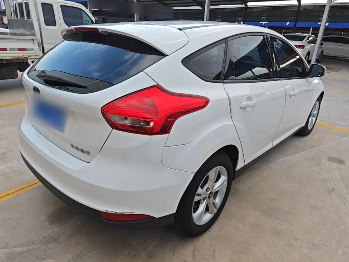 Used Ford Focus 2018 Hatchback Classic 1.6L Automatic Comfort Plus SmartDrive Edition — миниатюра 6