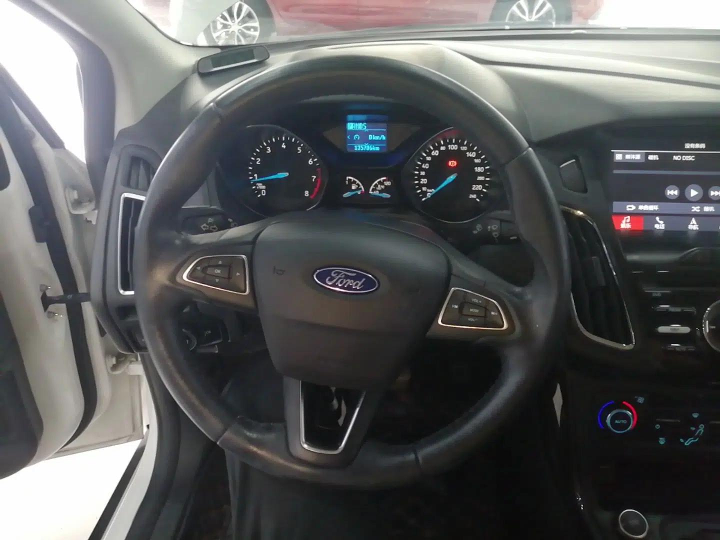 Used Ford Focus 2017 Sedan 1.6L Automatic Fashion Edition Smart Drive Version — миниатюра 13