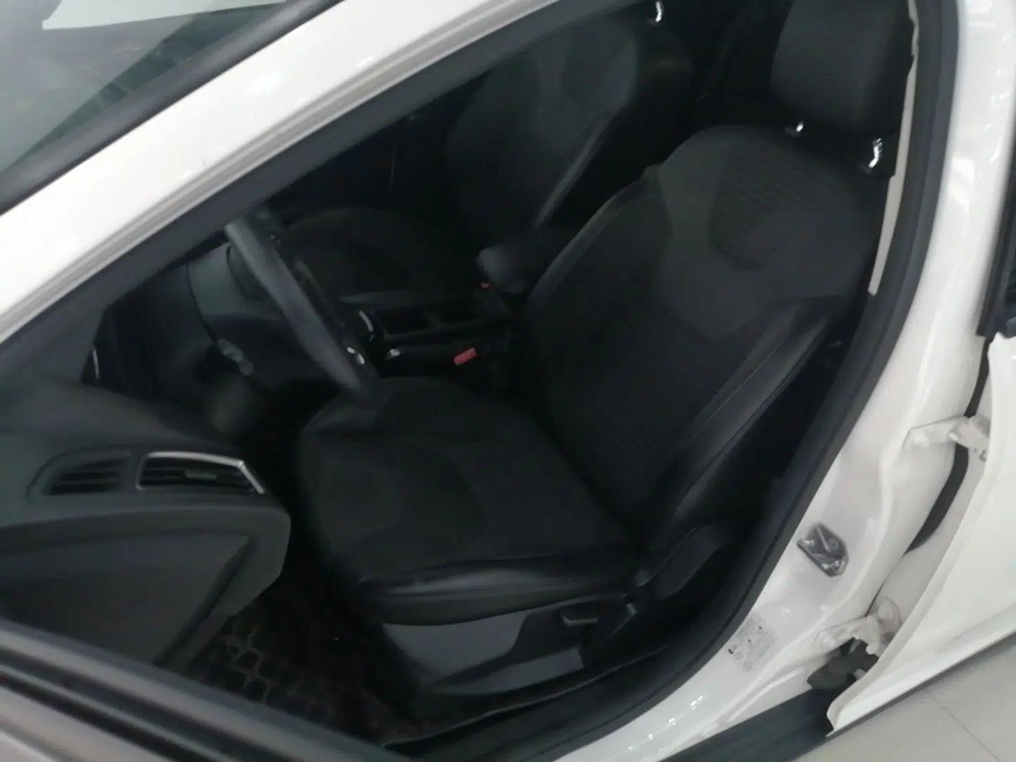 Used Ford Focus 2017 Sedan 1.6L Automatic Fashion Edition Smart Drive Version — миниатюра 17