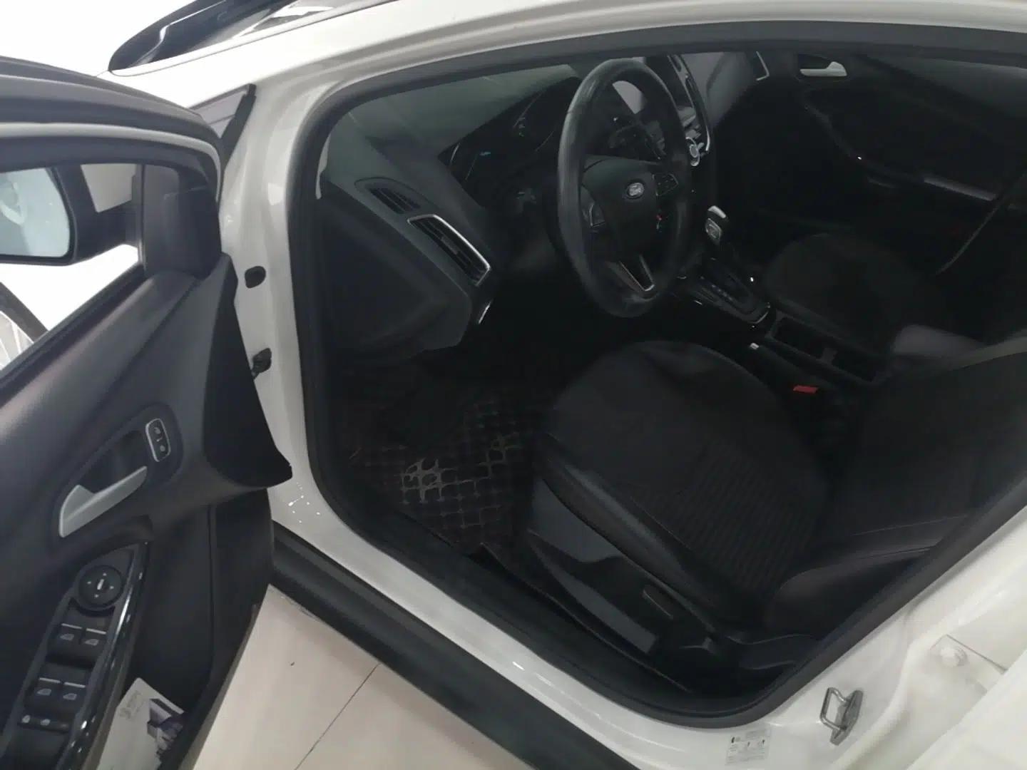Used Ford Focus 2017 Sedan 1.6L Automatic Fashion Edition Smart Drive Version — миниатюра 18