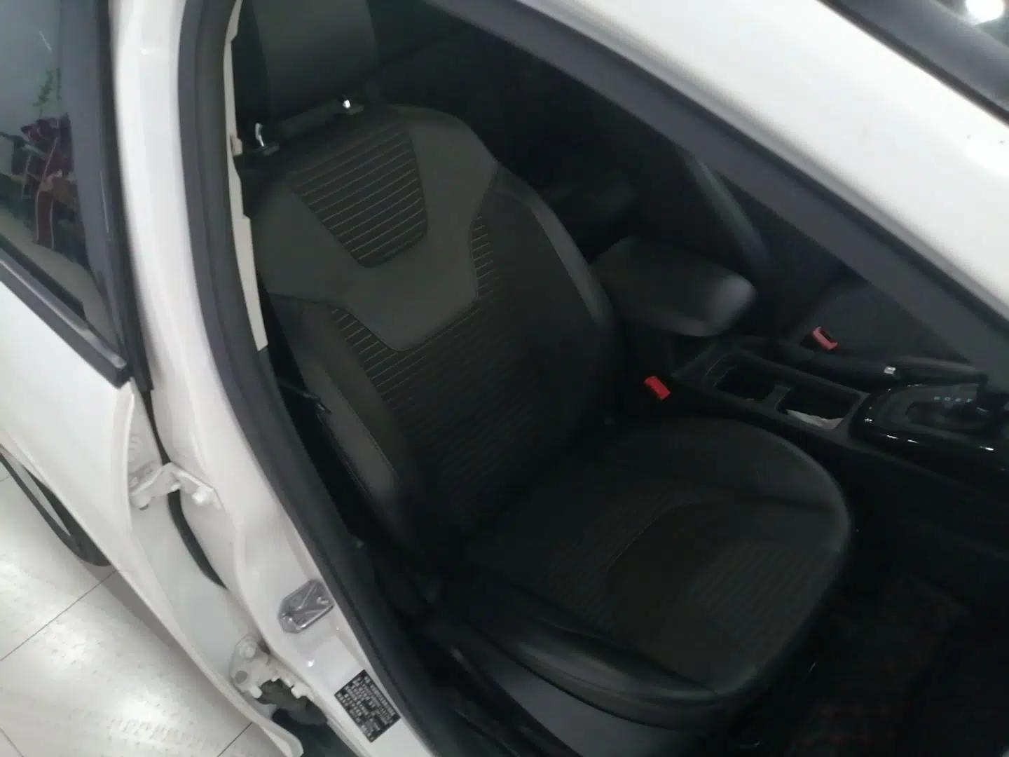 Used Ford Focus 2017 Sedan 1.6L Automatic Fashion Edition Smart Drive Version — миниатюра 19
