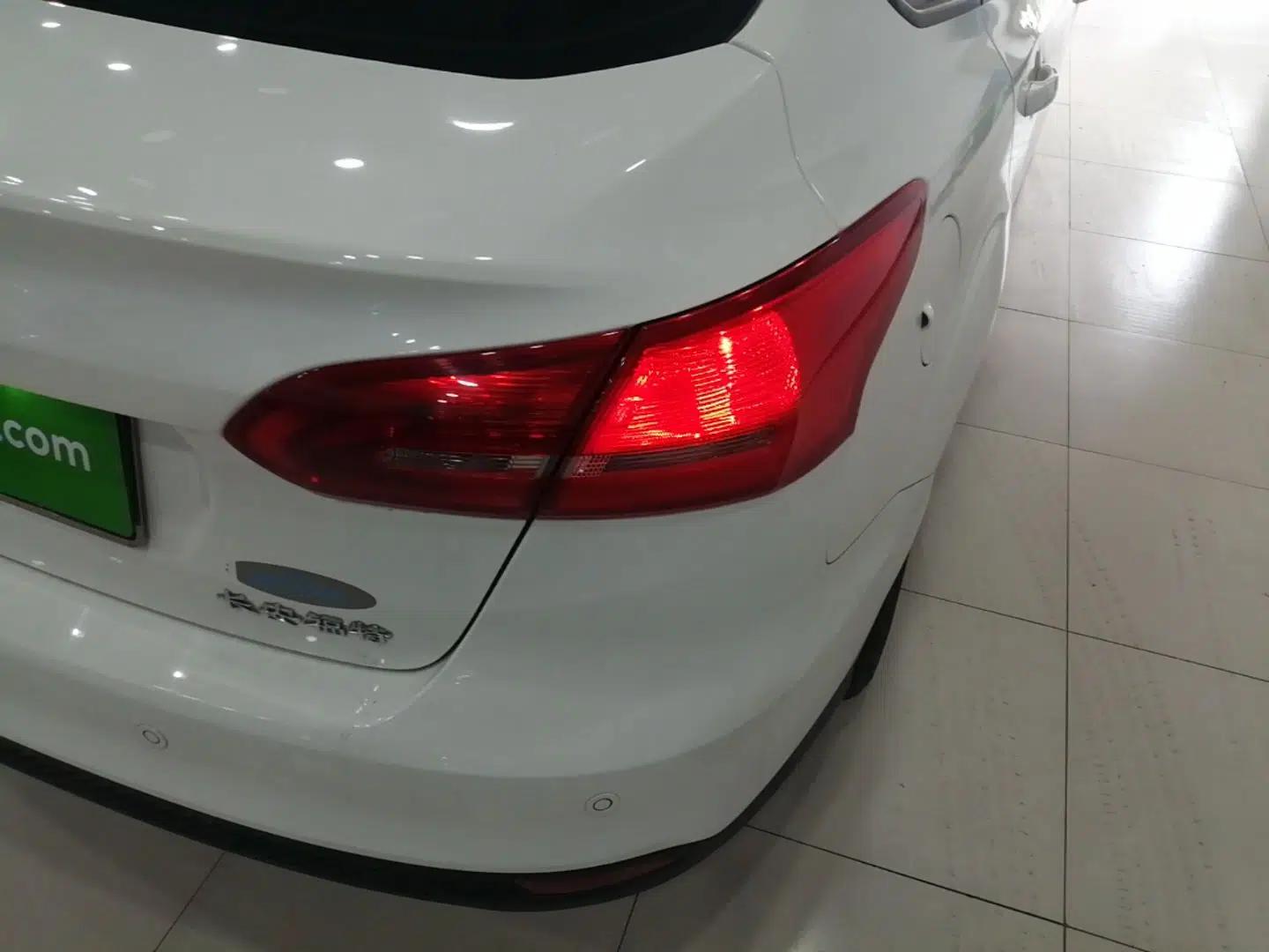 Used Ford Focus 2017 Sedan 1.6L Automatic Fashion Edition Smart Drive Version — миниатюра 9