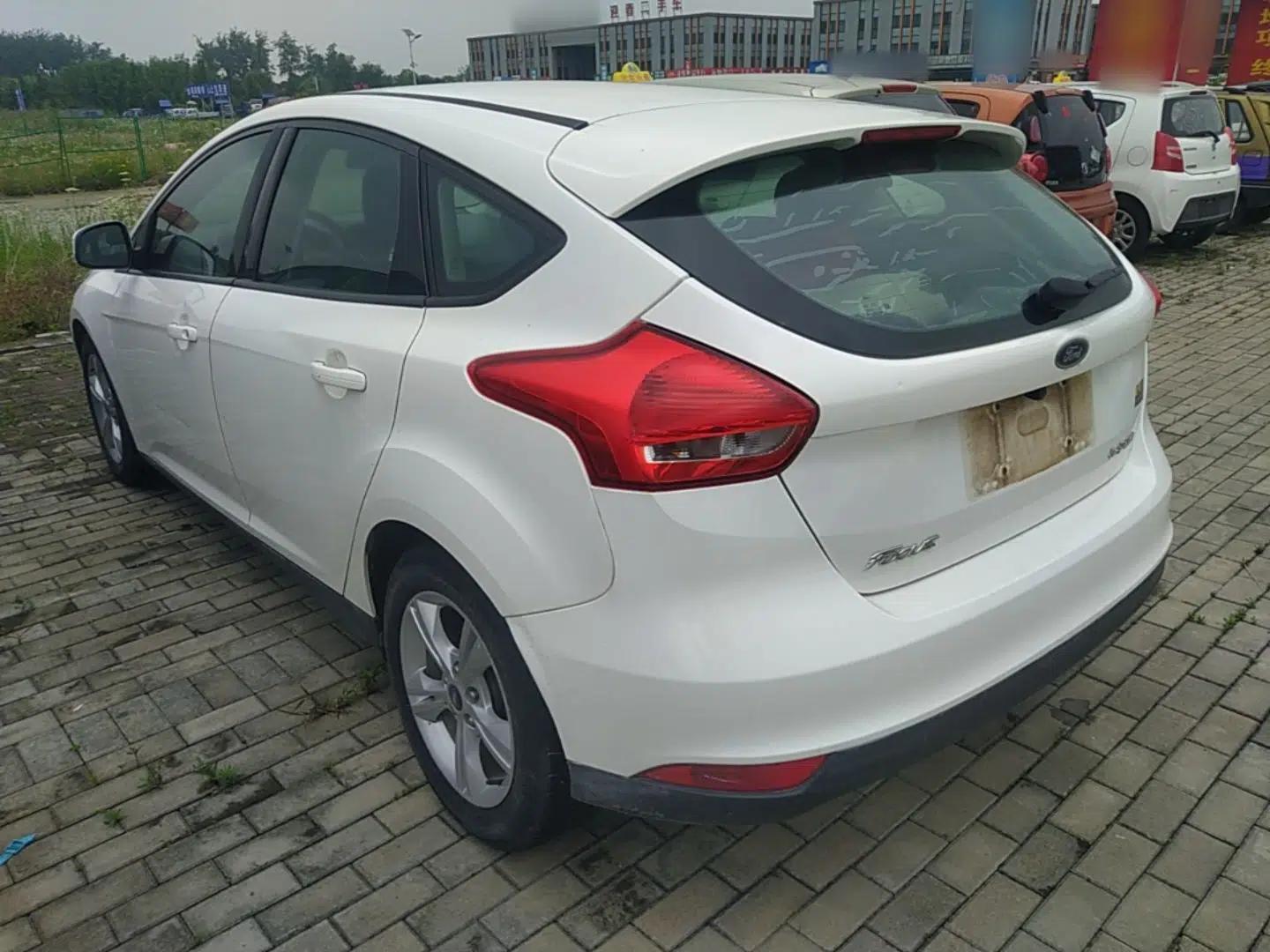 Used Ford Focus 2015 Hatchback 1.6L Automatic Comfort Model — миниатюра 4