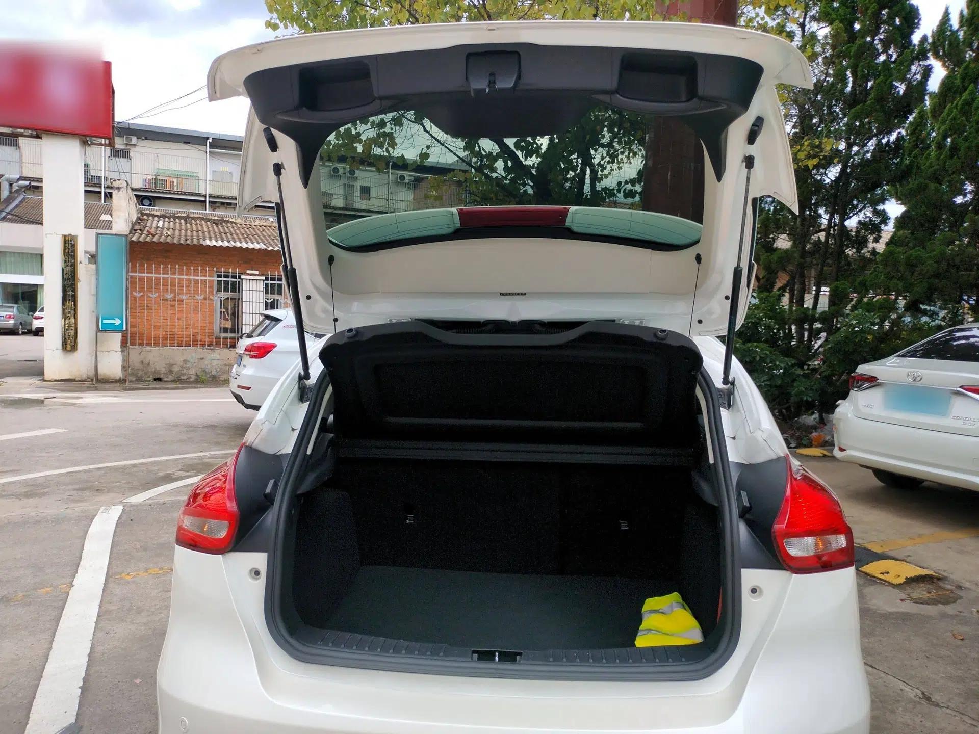 Used Ford Focus 2020 Hatchback Classic 1.5L Automatic Trendy Model — миниатюра 20