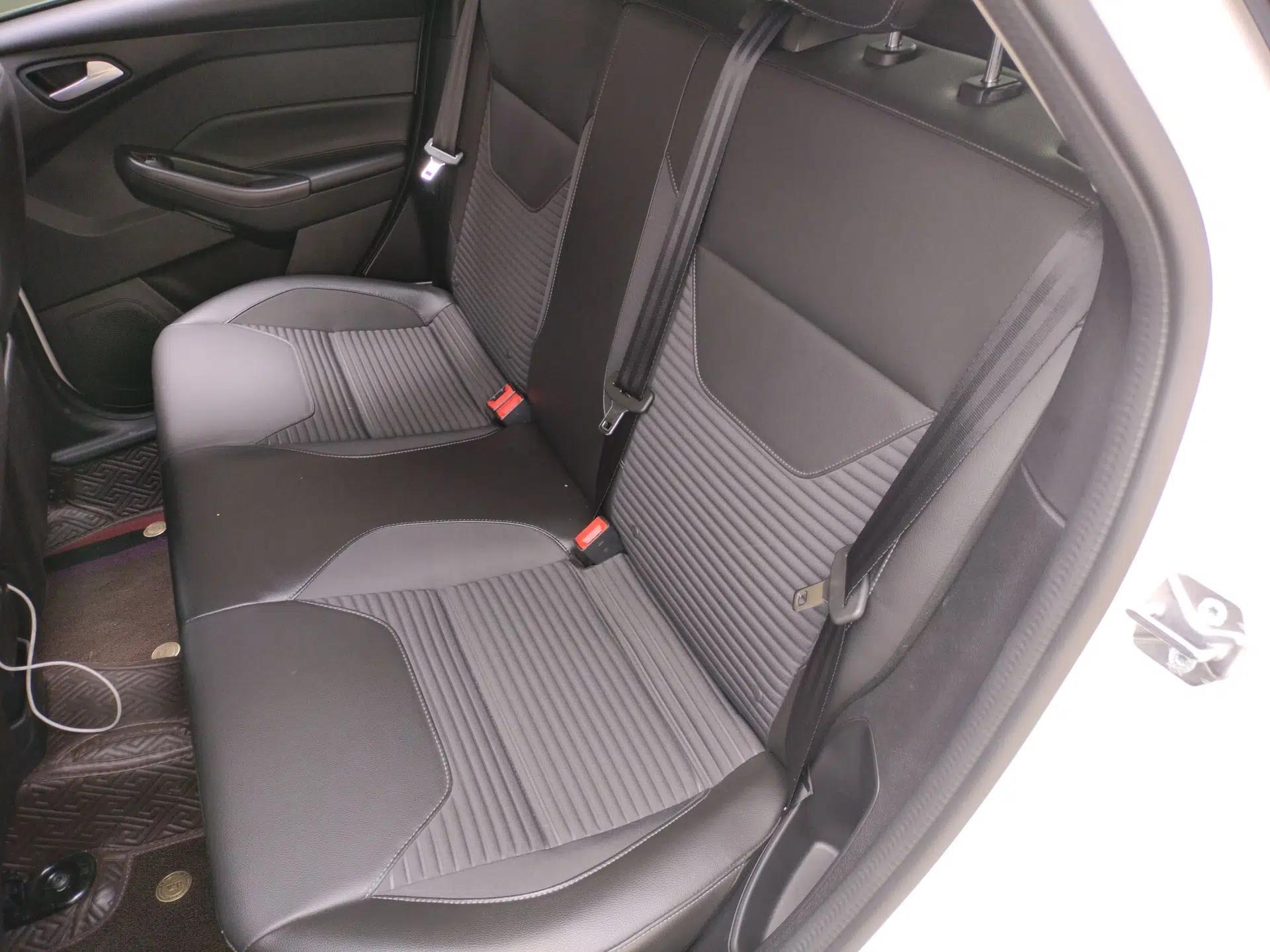 Used Ford Focus 2020 Hatchback Classic 1.5L Automatic Trendy Model — миниатюра 24