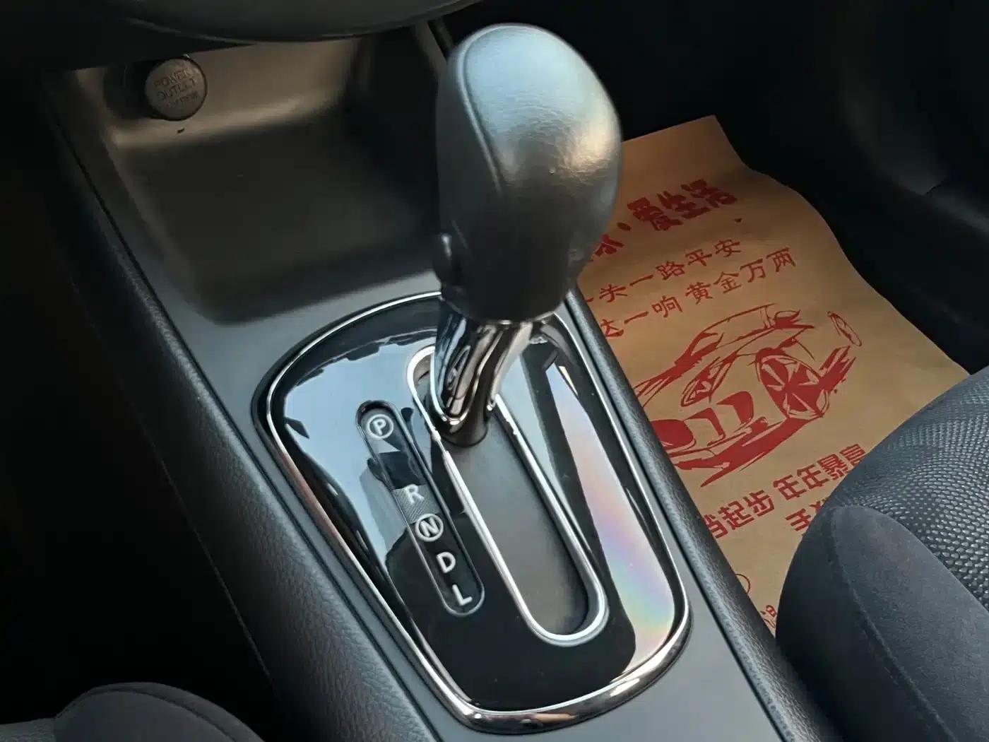 2014 Tiida 1.6L CVT Comfort Model — миниатюра 17