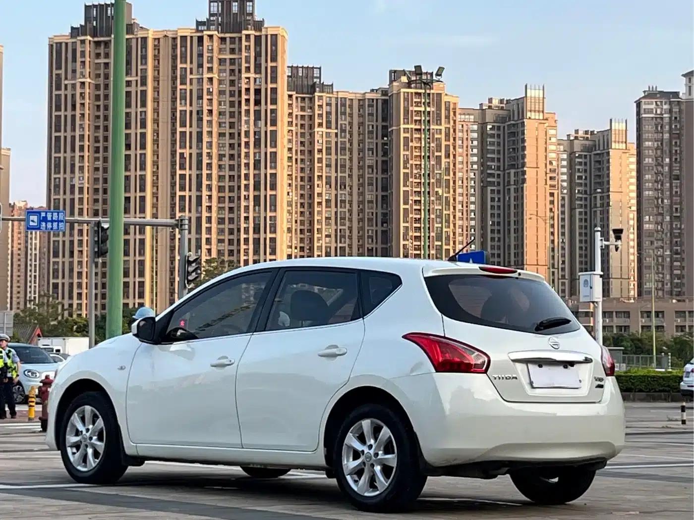 2014 Tiida 1.6L CVT Comfort Model — миниатюра 9