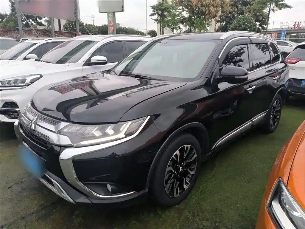 Outlander 2020 2.4L 4WD Luxury Edition 7-seater — миниатюра 1