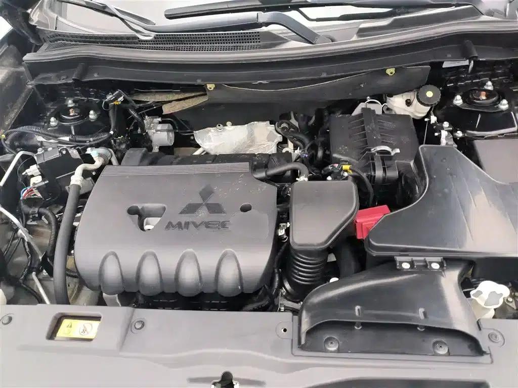 Outlander 2020 2.4L 4WD Luxury Edition 7-seater — миниатюра 17